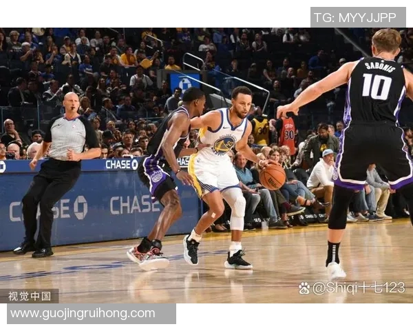 卡尔特人勇士激战再续NBA赛场巅峰对决引发球迷热议