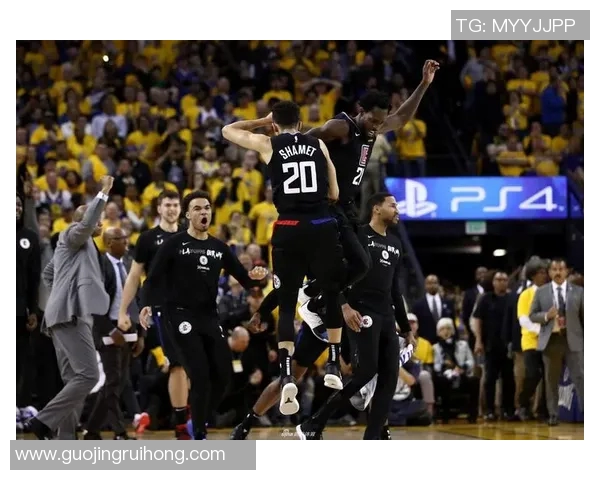 火箭队与骑士队激战正酣11月25日精彩对决引发球迷热议 火箭队与骑士队激战正酣11月25日精彩对决引发球迷热议