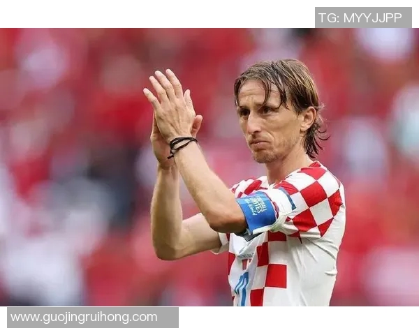 莫德里奇：足球场上的魔术师如何重塑中场游戏的艺术与魅力