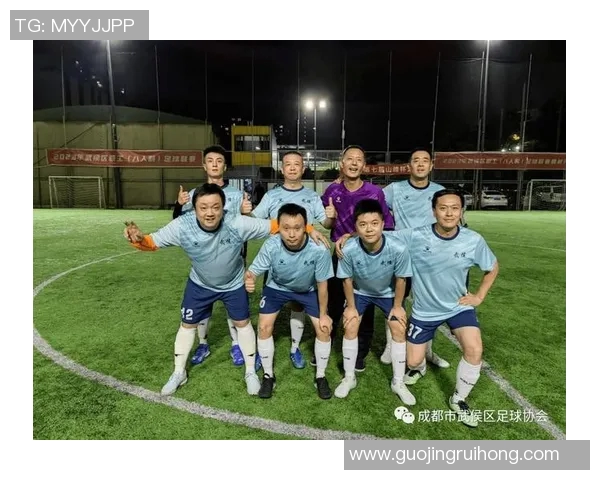 千叶队与福冈黄蜂的激烈对决展现足球魅力与团队精神