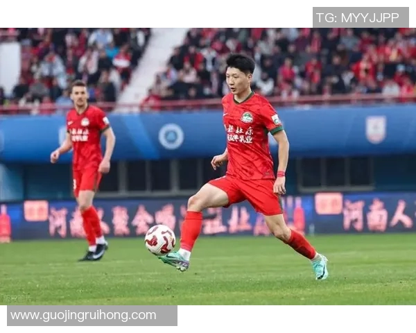 恒大与上港激战正酣9月12日中超焦点战役引发球迷热议